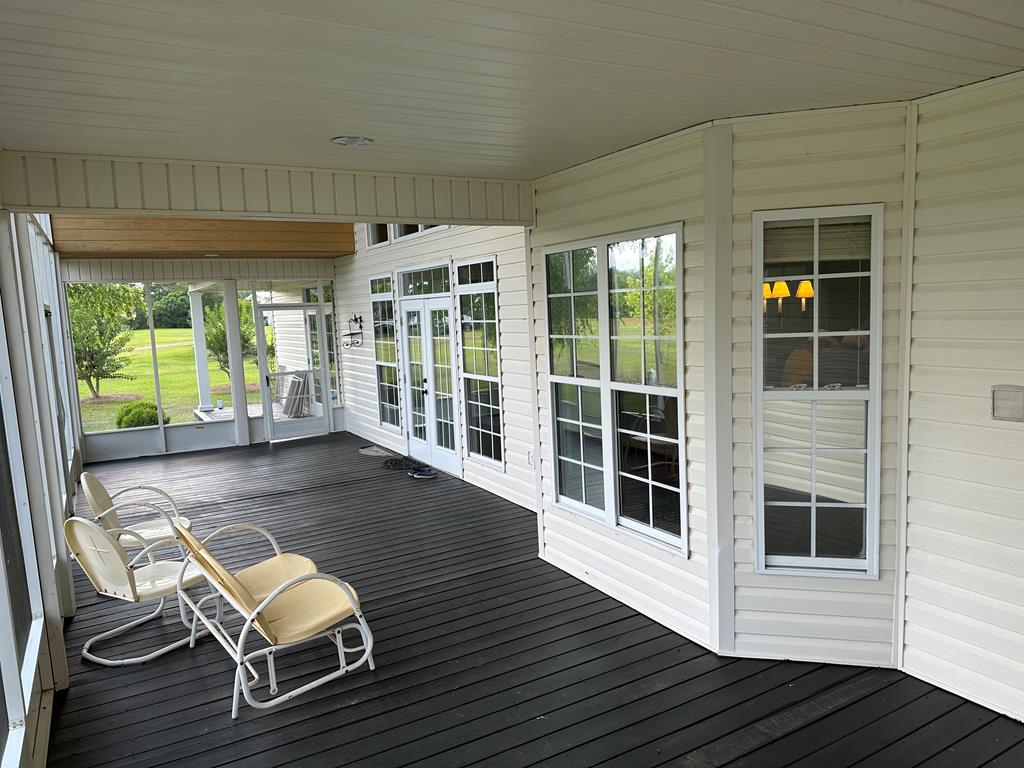 Huge Screened Porch with Vaulted Ceiling Off of Fa
