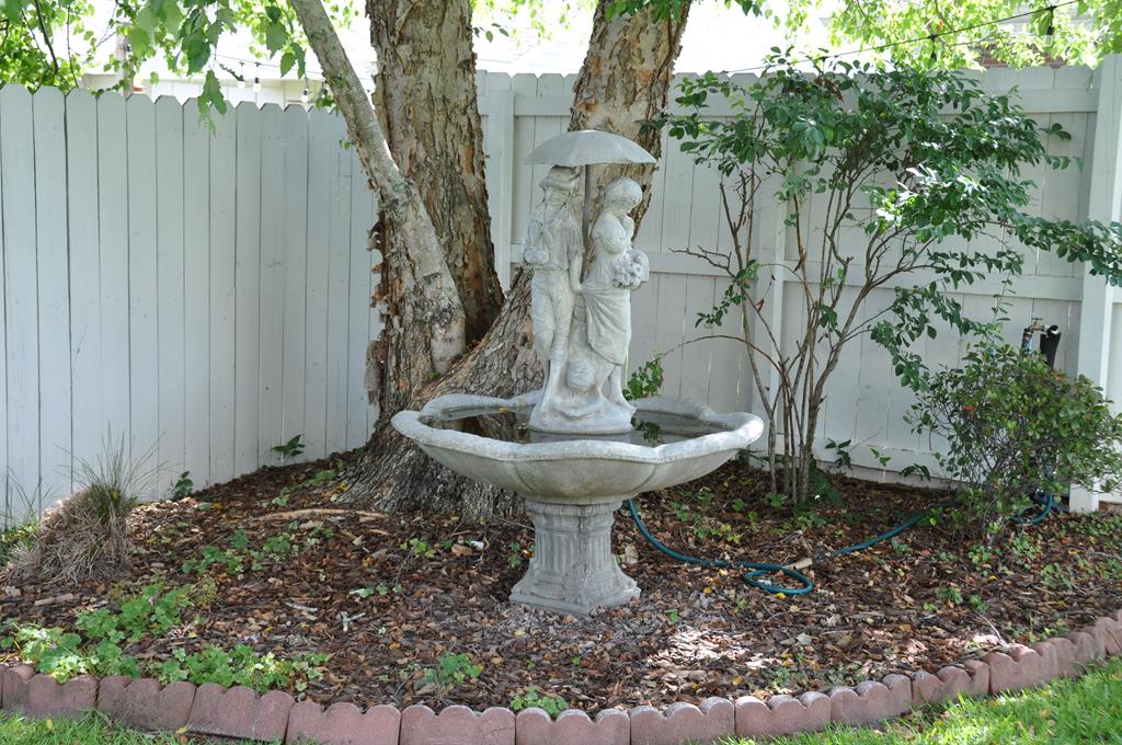 Birdbath/Fountain